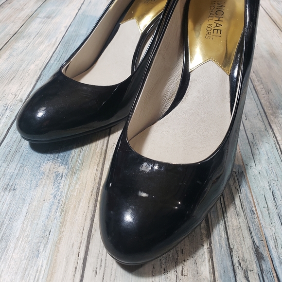 Michael kors Patent leather Heels. - Picture 10 of 10
